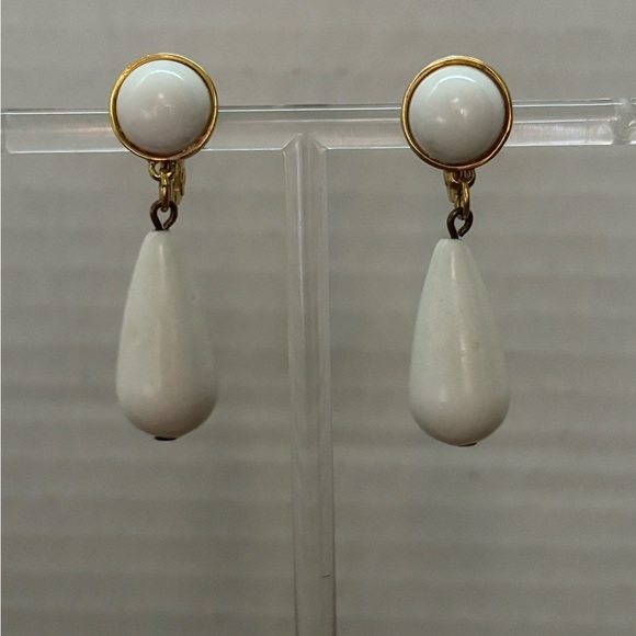Vintage Monet Milk White Gold Tone Drop Earrings - Picture 3 of 9